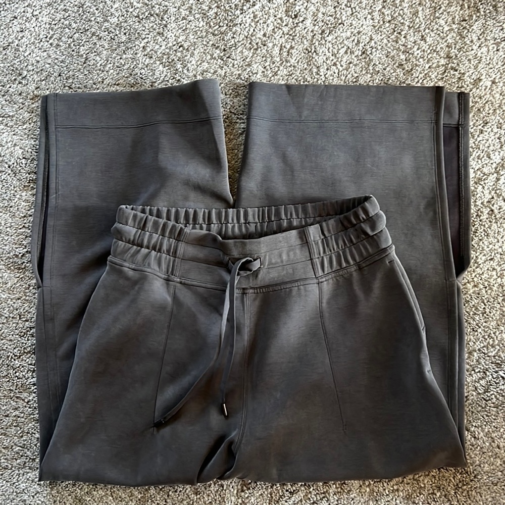 Lululemon cropped wide leg pant